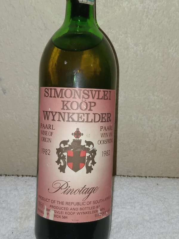 1982 pinotage red whine
