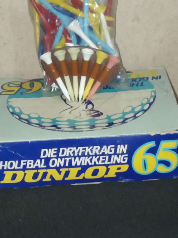 Extremely rare vintage dunlop65  golf balls and tees.afrikaans& English