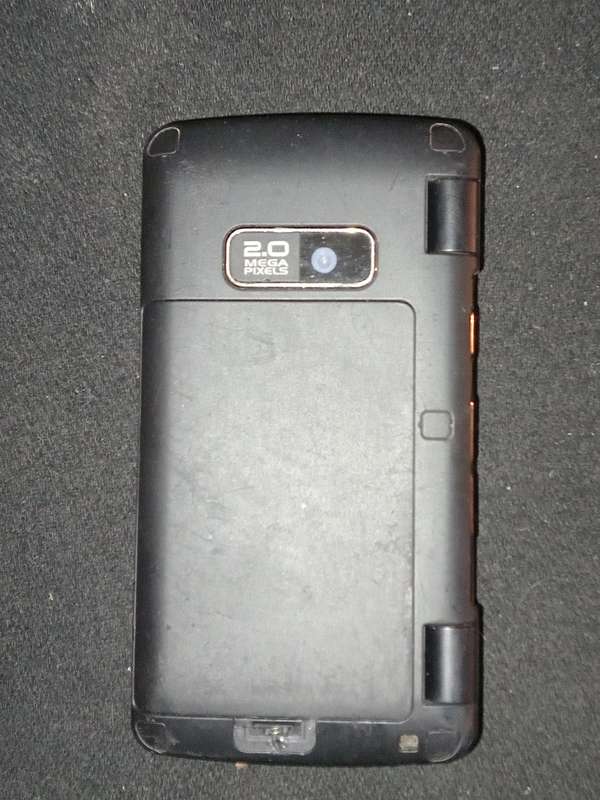 LGENV2X9100 flip open cell phone