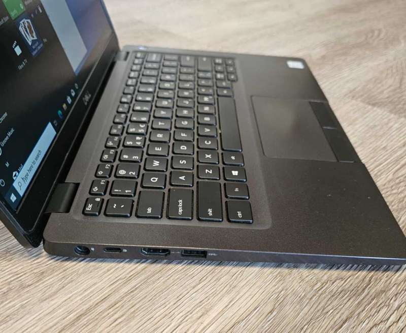 Dell latitude 5300 Touchscreen core i5 8th generation.