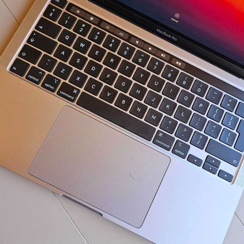 MacBook pro 2020 core i7 (13 inch) 32 gb ram touchbar