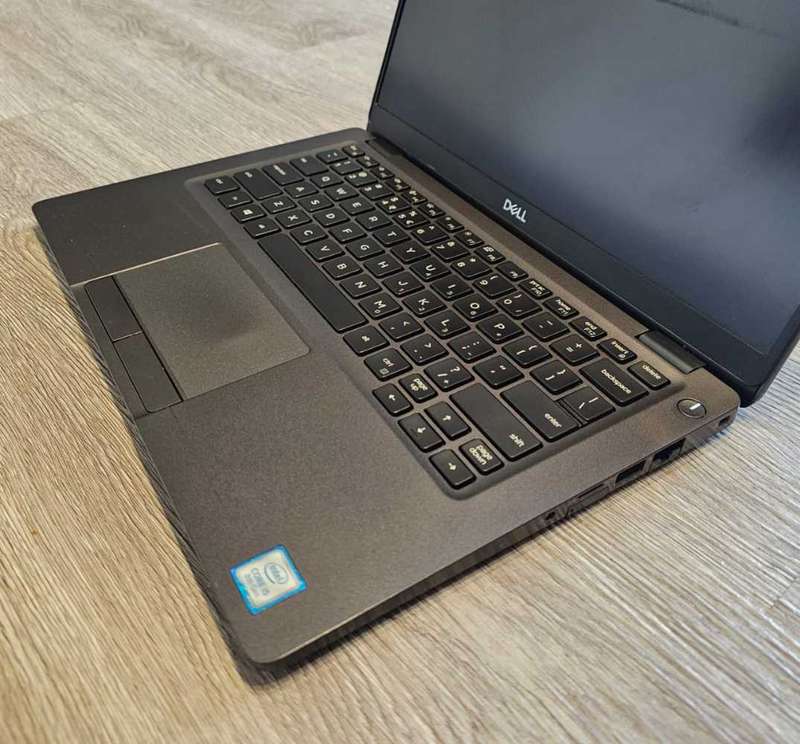 Dell latitude 5300 Touchscreen core i5 8th generation.