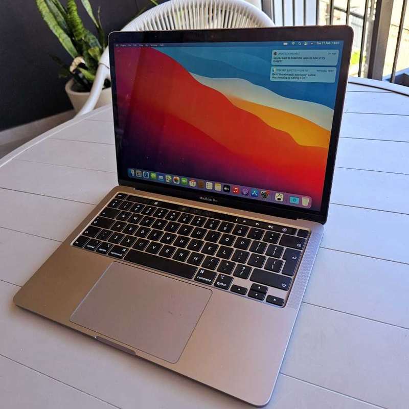 MacBook pro 2020 core i7 (13 inch) 32 gb ram touchbar
