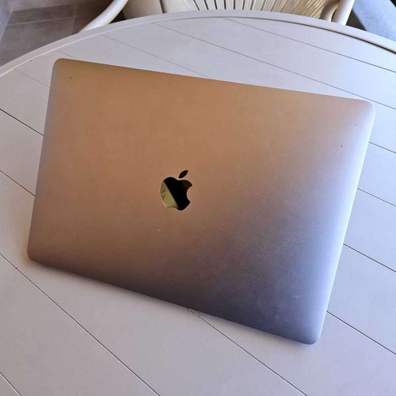 MacBook pro 2020 core i7 (13 inch) 32 gb ram touchbar