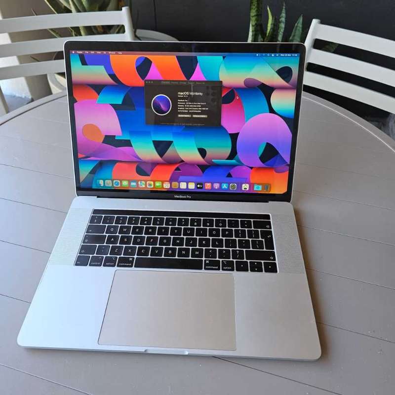 2018 MacBook pro touchbar i7 (15 inch)