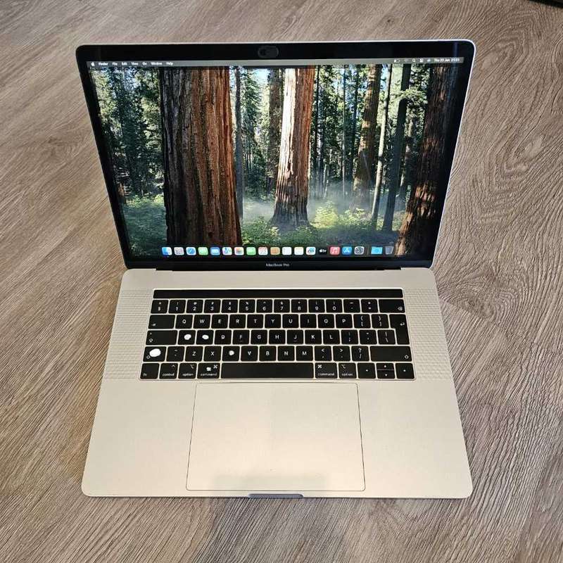 2018 MacBook pro i7 (15 inch) touchbar