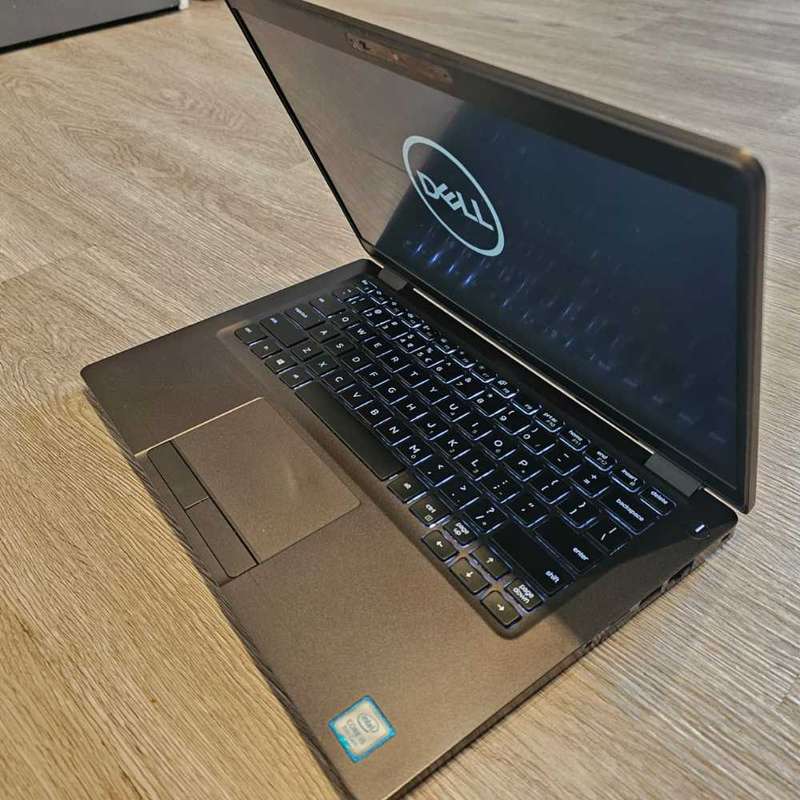 Dell latitude 5300 Touchscreen core i5 8th generation.