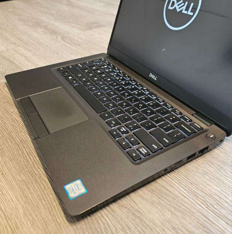 Dell latitude 5300 Touchscreen core i5 8th generation.