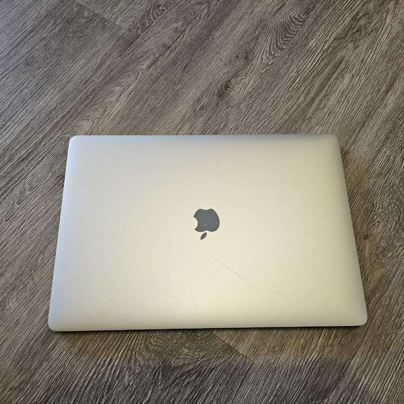2018 MacBook pro i7 (15 inch) touchbar