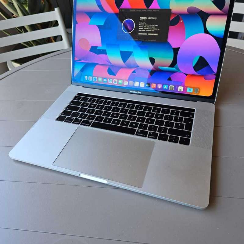 2018 MacBook pro touchbar i7 (15 inch)