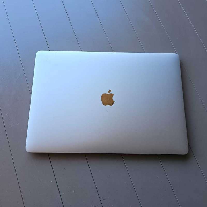 2018 MacBook pro touchbar i7 (15 inch)