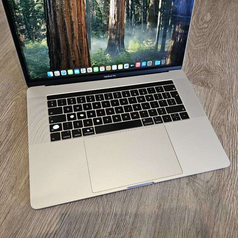 2018 MacBook pro i7 (15 inch) touchbar