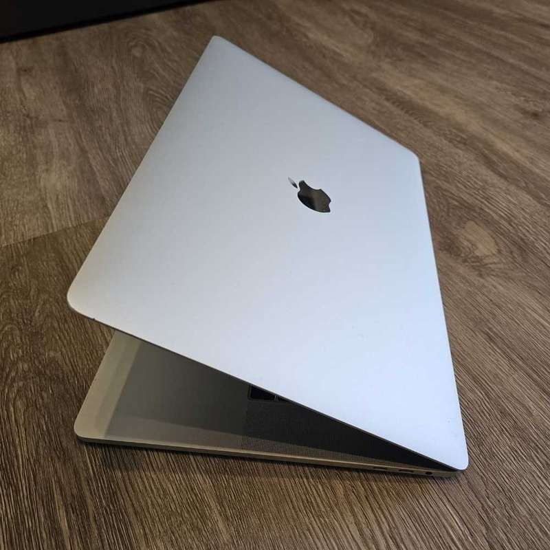 2018 MacBook pro i7 (15 inch) touchbar