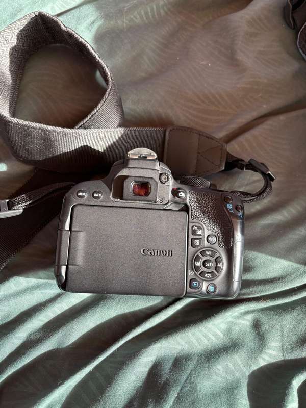 Canon 800D Kit