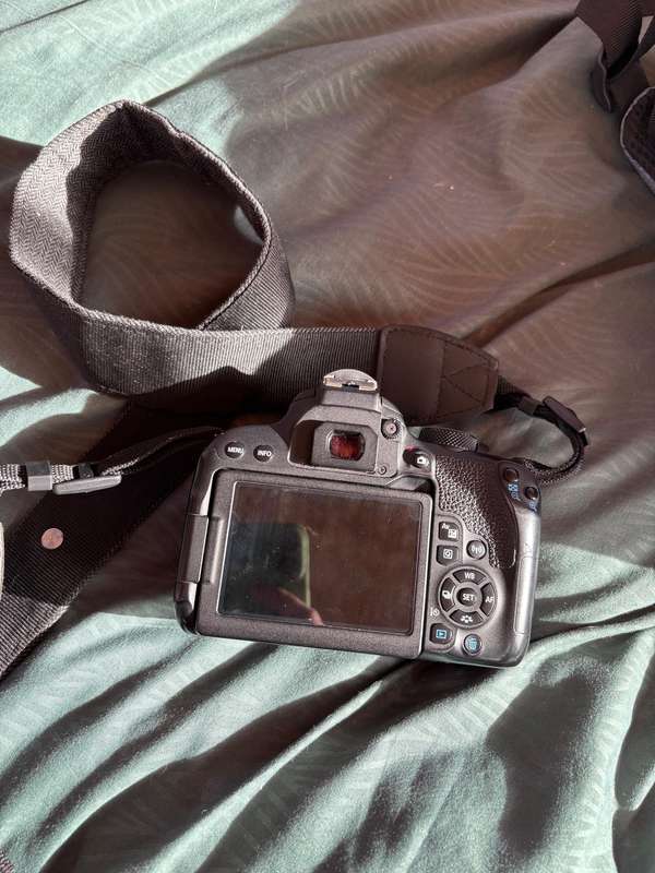 Canon 800D Kit