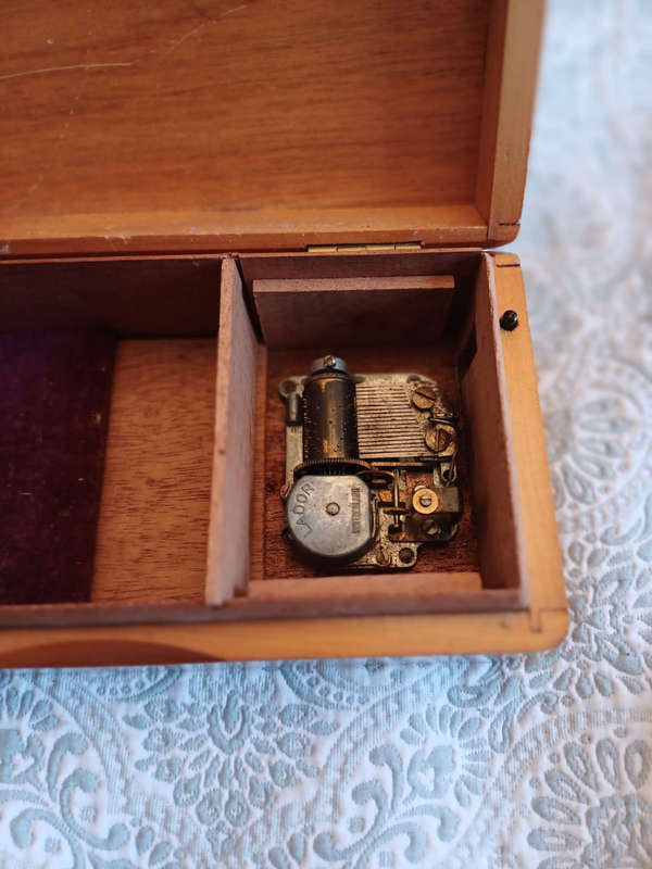 Hand Painted jewelry Box with Chime