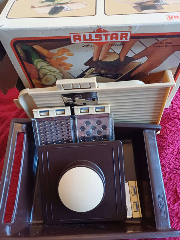 Vintage Allstar Fruit and Vegetable Slicer Set