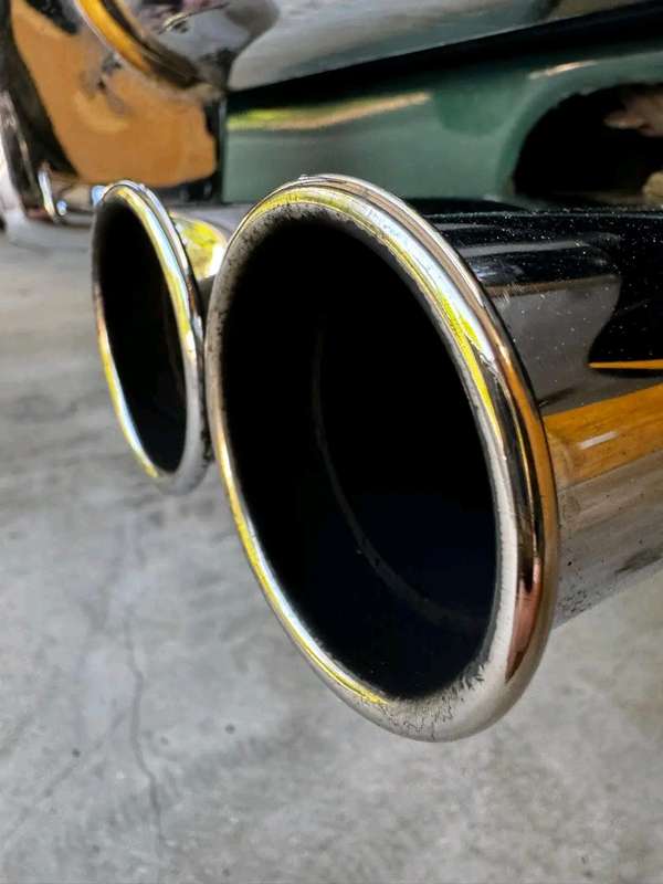 Mercedes-Benz class rolled exhaust tips