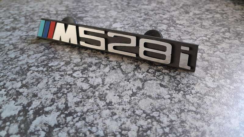 Bmw E12 528i Grill badge
