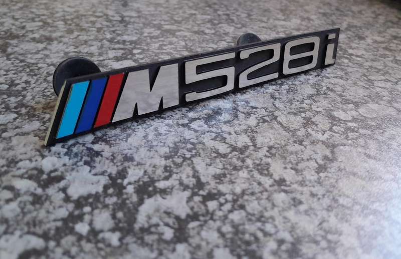 Bmw E12 528i Grill badge