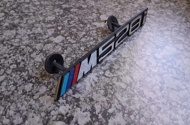 Bmw E12 528i Grill badge