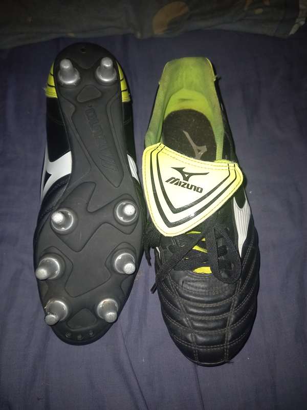 Mizuno Fortuna 8-Stud rugby boots