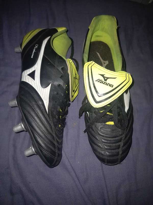 8 Stud rugby boots