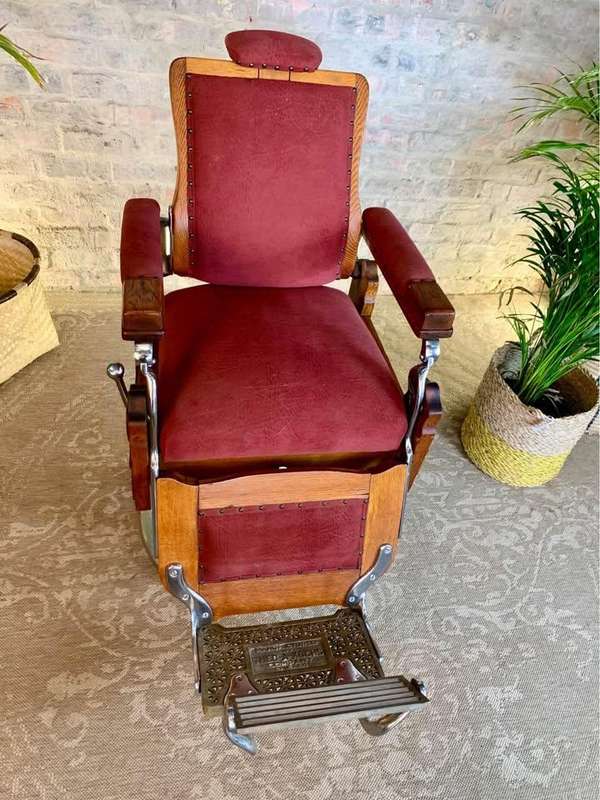 Antique Victorian Oak (Kochs Columbia) Barber Chair