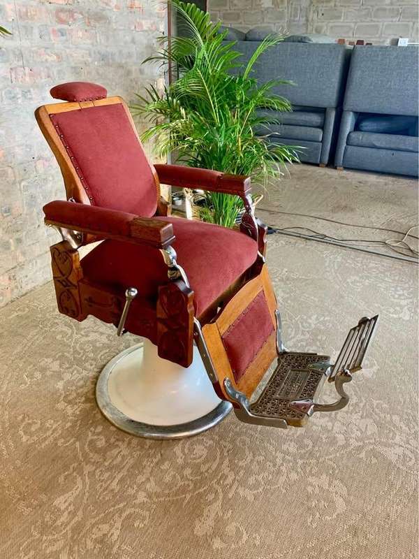 Antique Victorian Oak (Kochs Columbia) Barber Chair