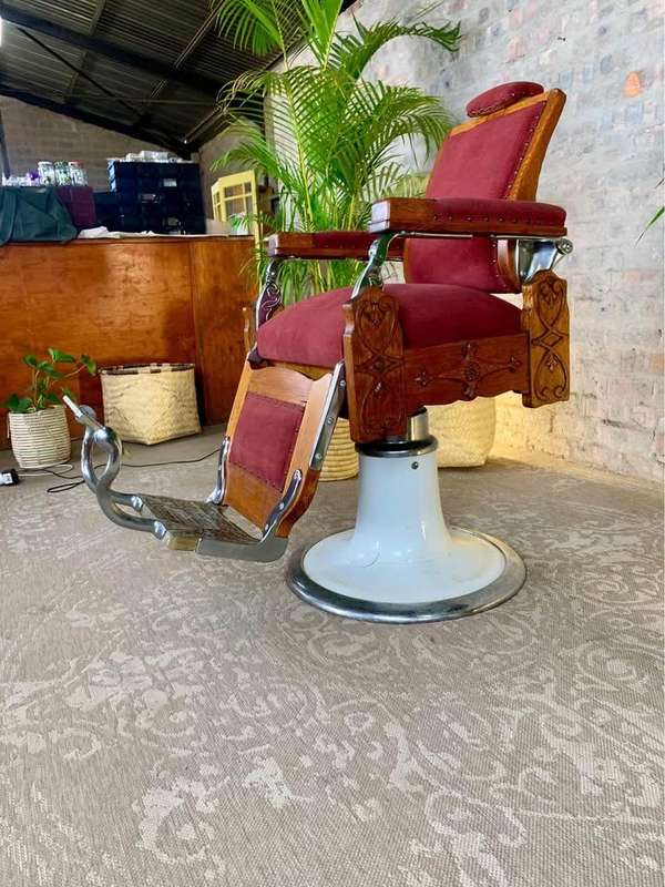 Antique Victorian Oak (Kochs Columbia) Barber Chair