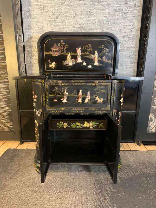 Oriental Black Lacquer with Mother of Pearl inlays Bar cabinet