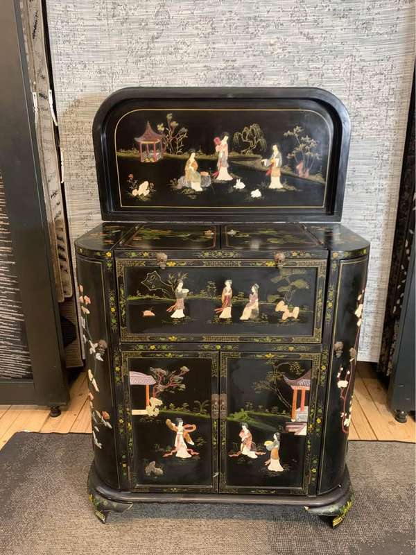Oriental Black Lacquer with Mother of Pearl inlays Bar cabinet