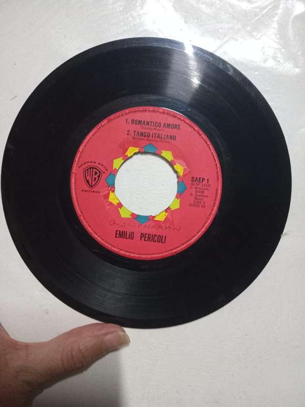 45 RPM vinyl record featuring Italian artist Emilio Pericoli.