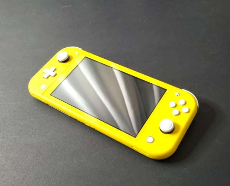 Like new Nintendo switch lite bundle
