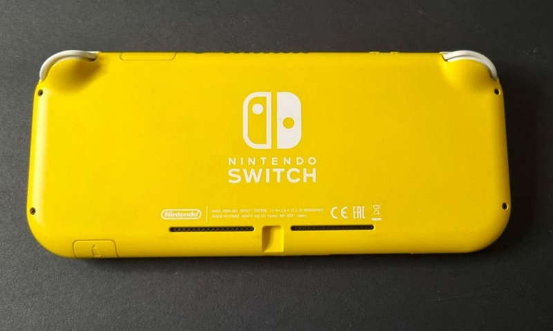 Like new Nintendo switch lite bundle