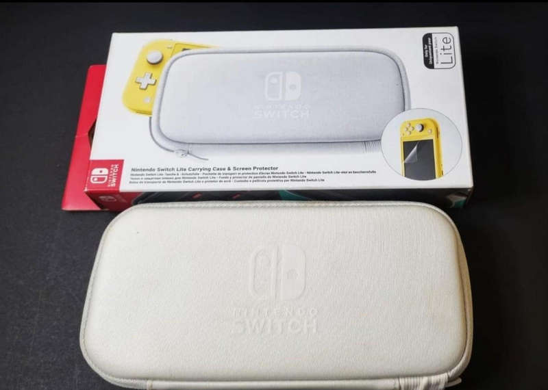 Like new Nintendo switch lite bundle