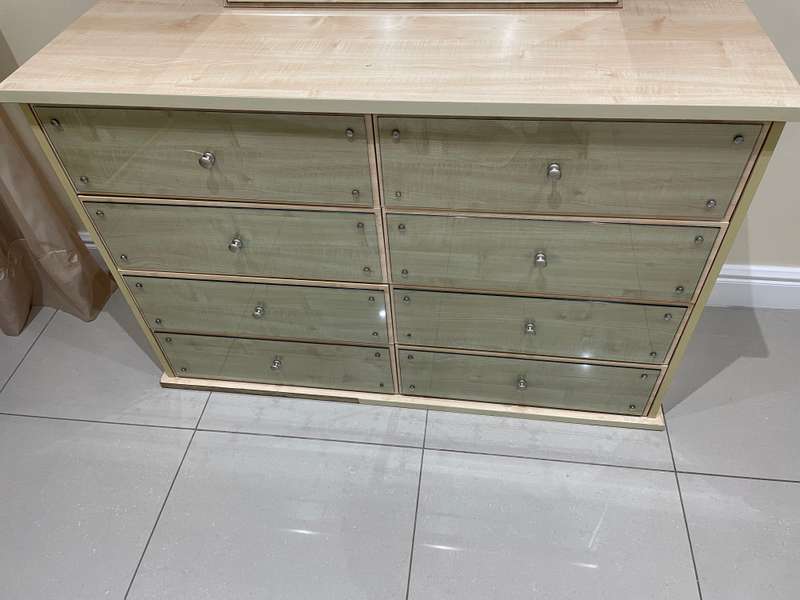 Chest of Drawers - 8 Drawers with Glass Fronts
