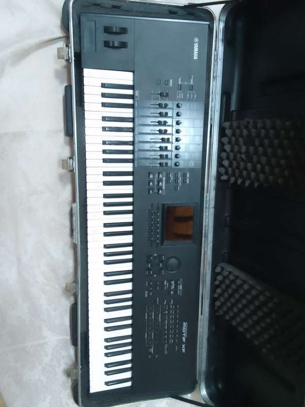 YAMAHA Motif XF7 Professional Synthesizer piano - 76 key