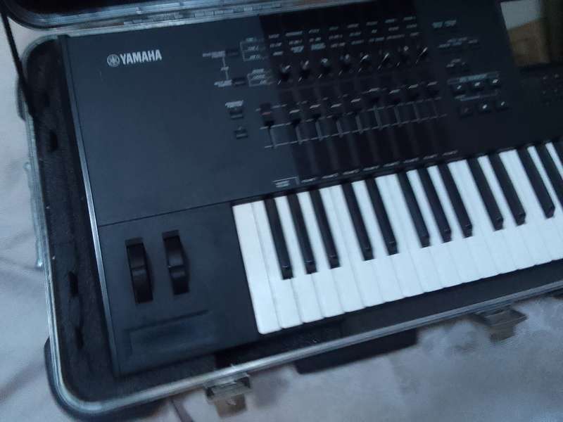 YAMAHA Motif XF7 Professional Synthesizer piano - 76 key