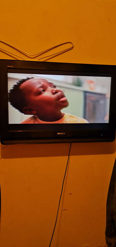 Sony Bravia KLV-32S400A (32 LCD HD TV)