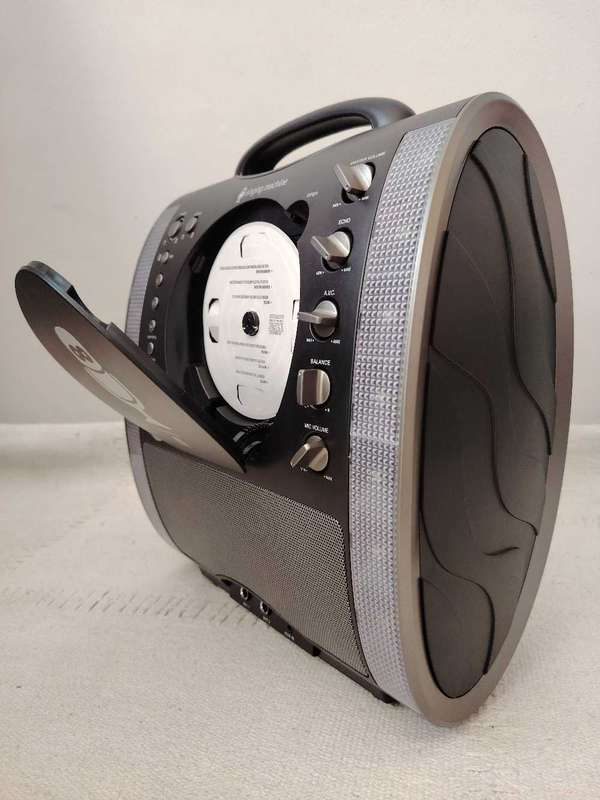 Singing Machine SML343BTBK Karaoke System. Like new!!