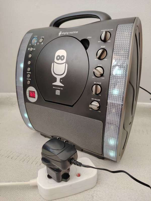 Singing Machine SML343BTBK Karaoke System. Like new!!