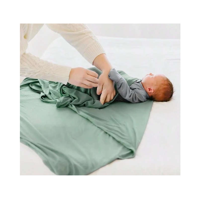 Newborn swaddle set - Green Flowers
