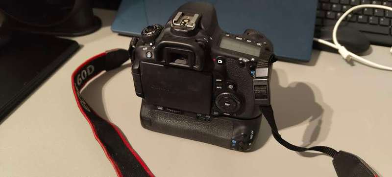 Canon 60D SLR Professional Camera with Grip