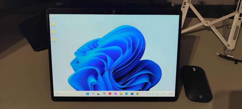 Microsoft Surface Pro 8 (i5, 8GB RAM, 256GB SSD) + Keyboard + Surface Pen + Mouse  All-in-One