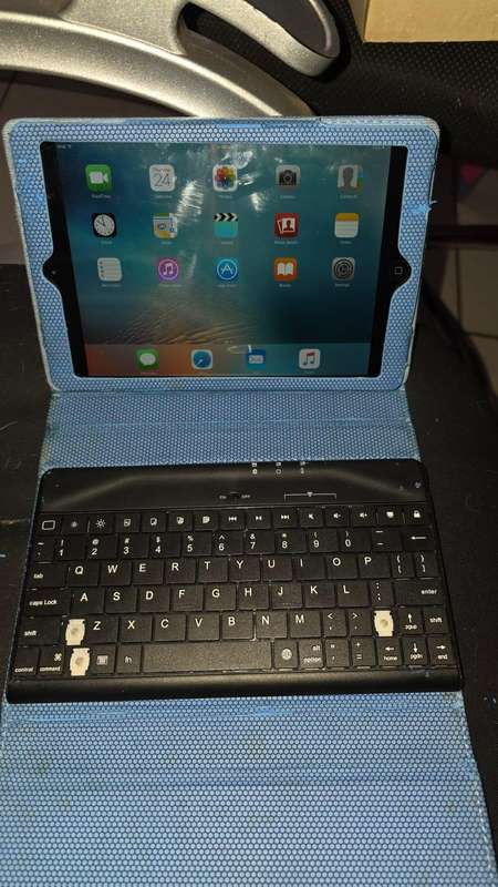 Apple Ipad Mini 1st Gen A1432 (Please Read description)