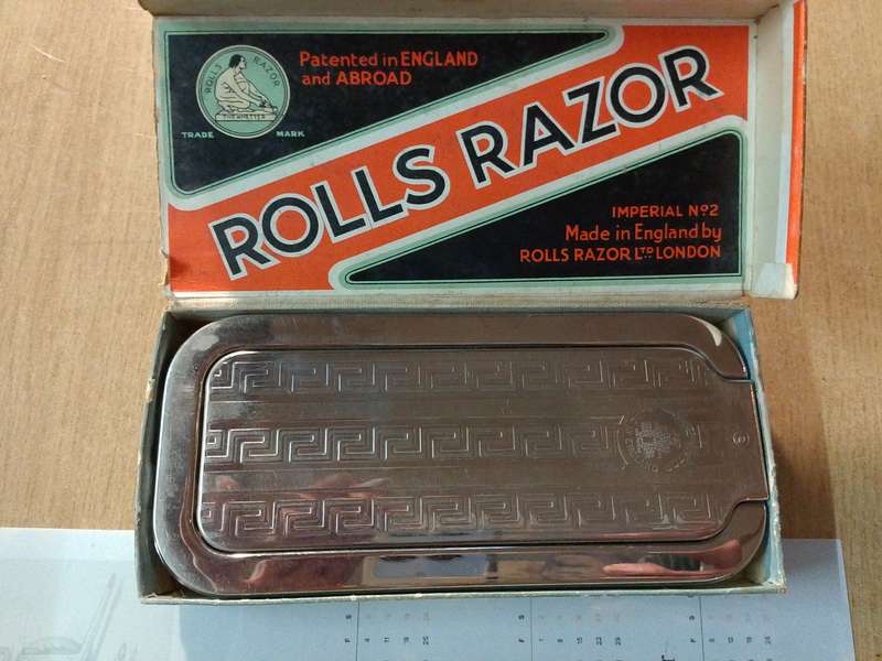 VINTAGE ROLLS RAZOR
