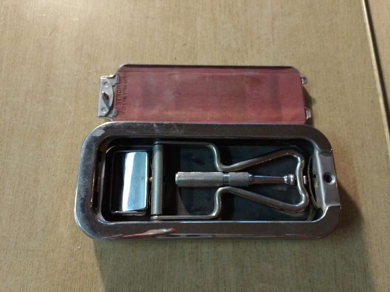 VINTAGE ROLLS RAZOR