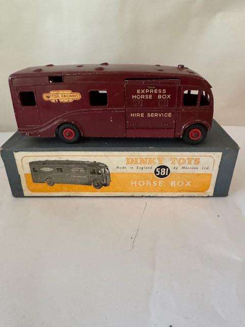 Dinky Toys 581 - Meccano England - Horse Box