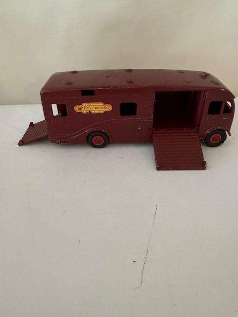 Dinky Toys 581 - Meccano England - Horse Box